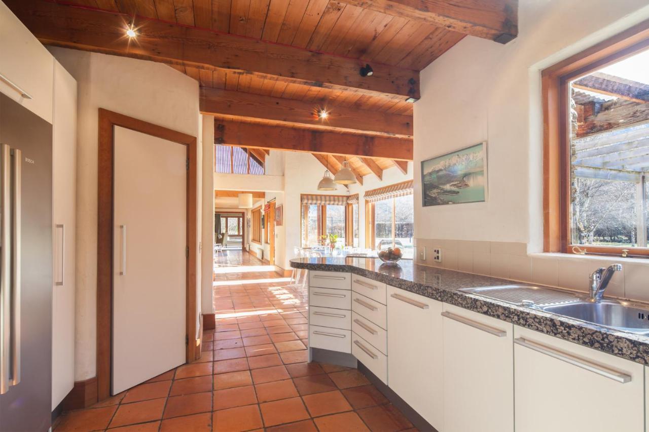 Wharenui Holiday Home By Majordomo Arrowtown Rum bild