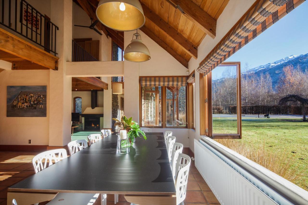 Wharenui Holiday Home By Majordomo Arrowtown Rum bild
